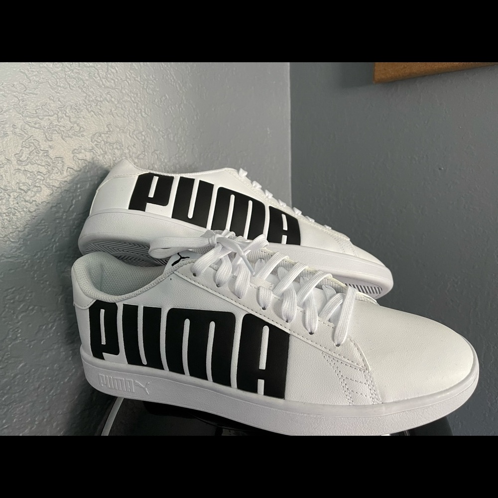 White Pumas
